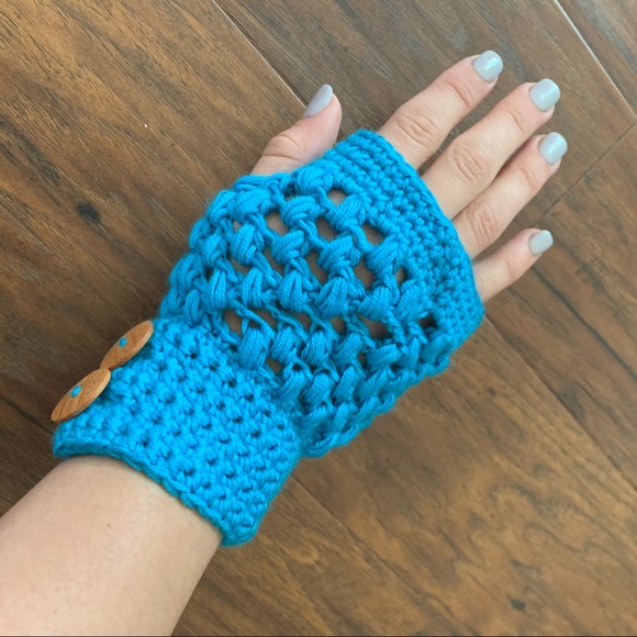 Handmade Hand Mits - Picture 2 of 4